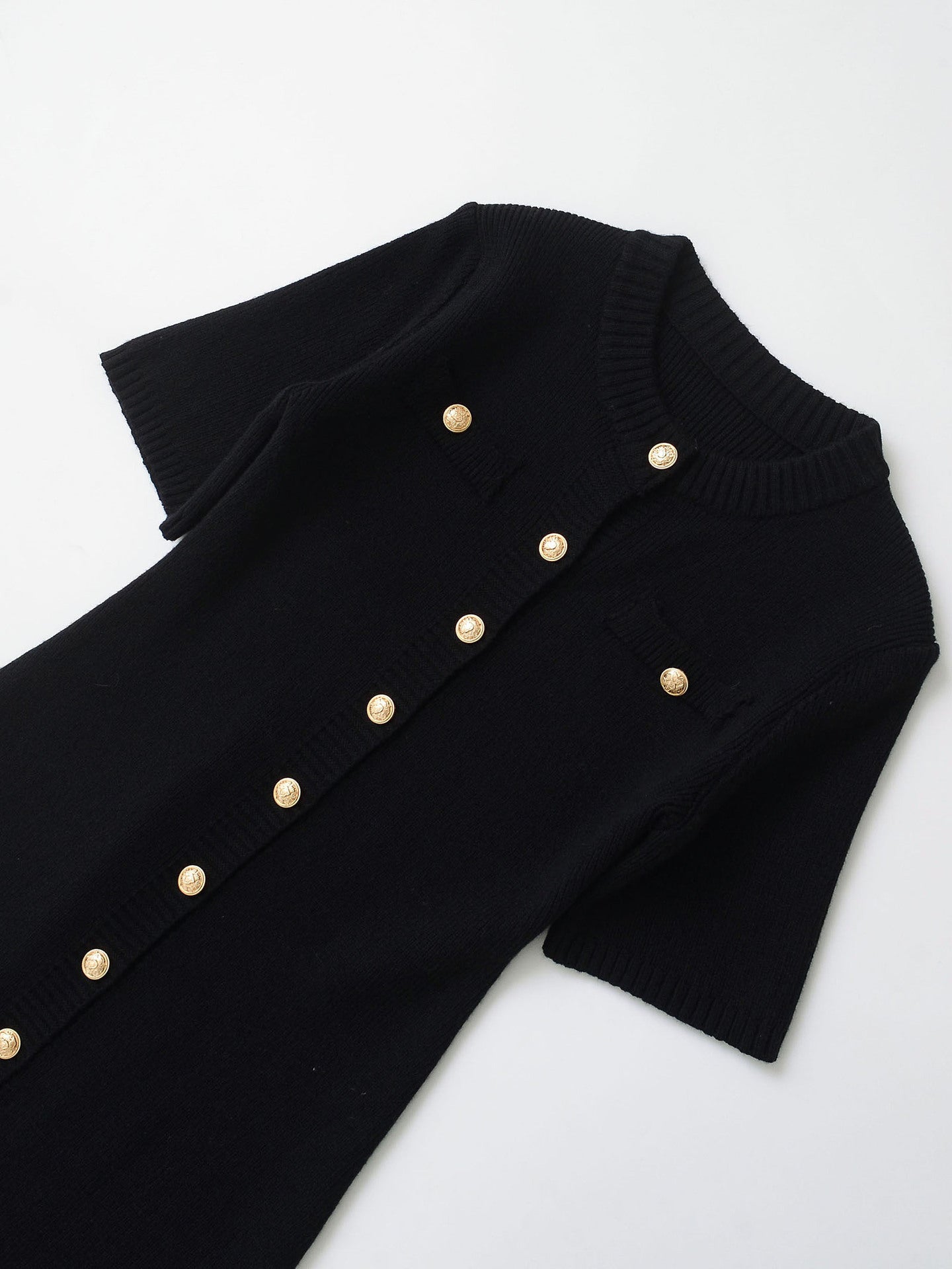 ZARZ's self-made new women's dress with European and American style is a classic, fashionable and versatile button-decorated woolen